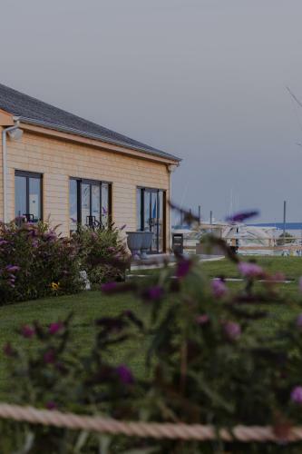 Hotel The Shoals Suites & Slips