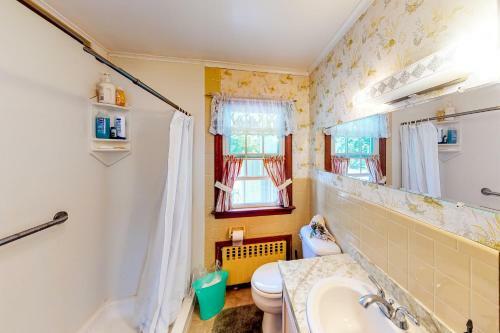 Classic Southold Country Charmer
