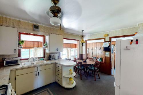Classic Southold Country Charmer