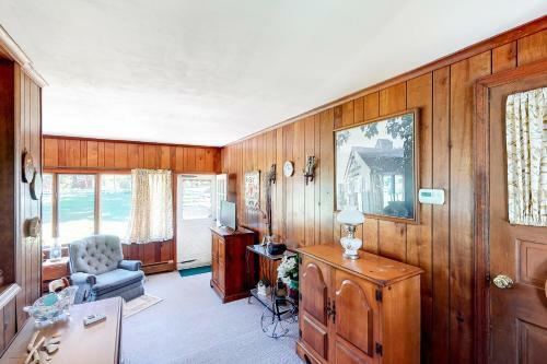 Classic Southold Country Charmer