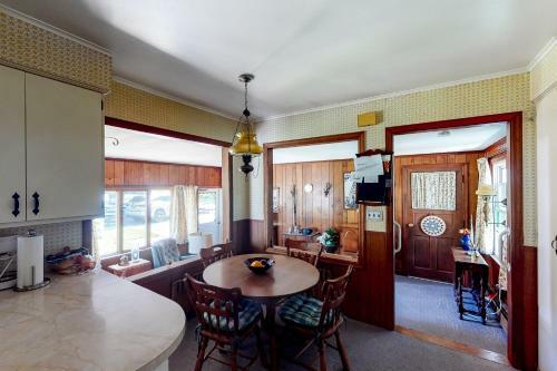 Classic Southold Country Charmer
