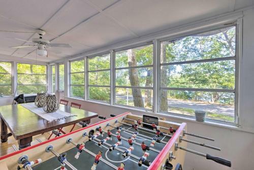 Woodsy Southampton Escape With Deck And Fire Pit!