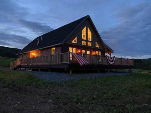 Catskillschalet/wifi/skiing/fireplace/king Bed