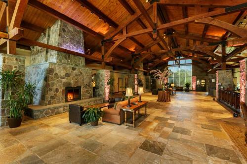 Sleepy Hollow Hotel + Conference Center