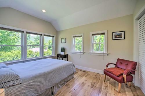 Charming Cottage With Deck Mtn And Lake Views!
