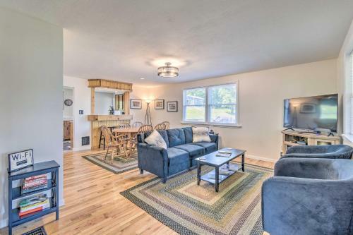 Watkins Glen Lakeview Cottage With Waterfall!