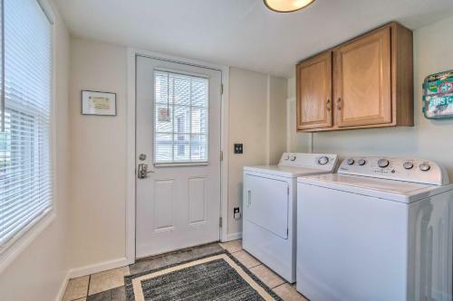 Watkins Glen Lakeview Cottage With Waterfall!