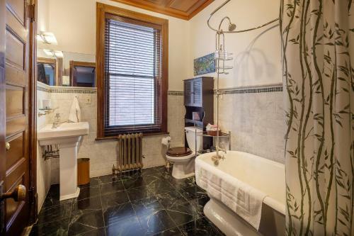Hostal Manhattan Guest Suites