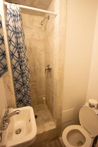 Studio Plus - 2 Bedroom Apartment In Midtown