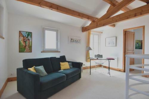 Dans Le Centre De La Couarde, Superbe Villa Familiale