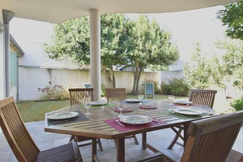 Dans Le Centre De La Couarde, Superbe Villa Familiale