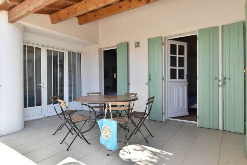 Dans Le Centre De La Couarde, Superbe Villa Familiale