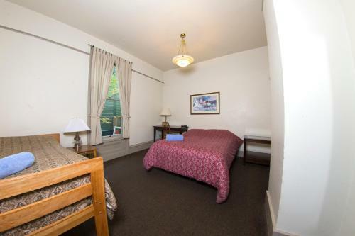 Hi - Portland Northwest Hostel