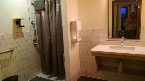Hi - Portland Northwest Hostel