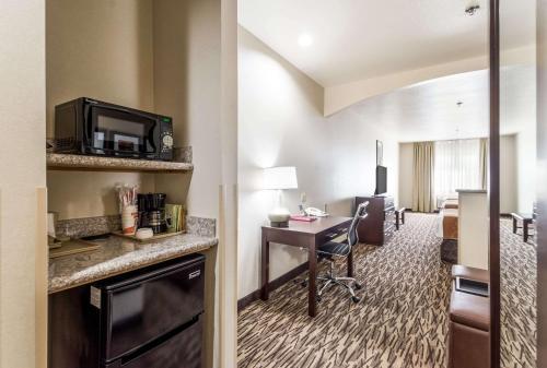 Hotel Comfort Suites Portland Airport