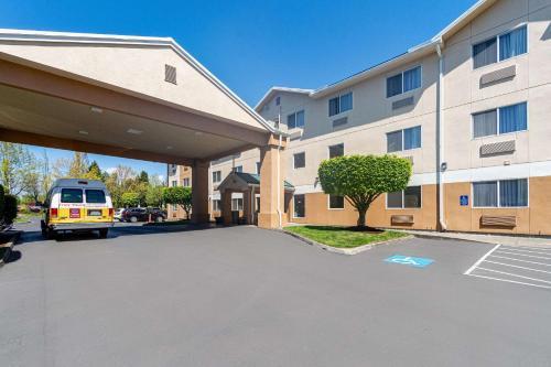 Hotel Comfort Suites Portland Airport