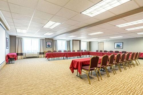 Hotel Comfort Suites Portland Airport