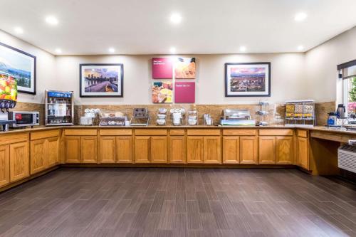 Hotel Comfort Suites Portland Airport