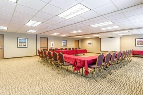 Hotel Comfort Suites Portland Airport