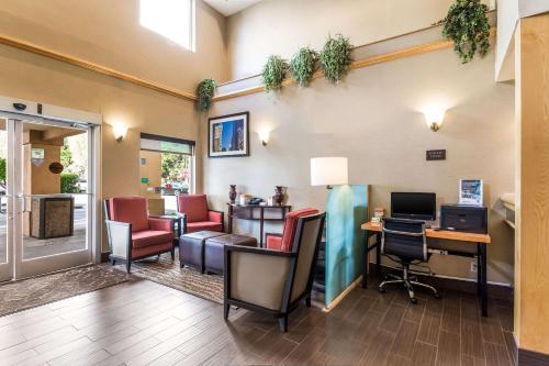 Hotel Comfort Suites Portland Airport