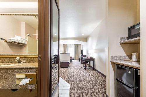 Hotel Comfort Suites Portland Airport