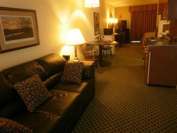 Hollow Inn And Motel