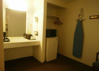 Hollow Inn And Motel