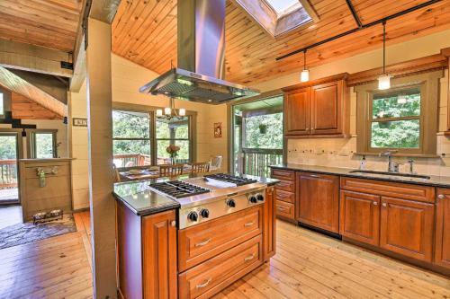 Hound Trails Cabin Hiking, Wineries And Waterfalls!