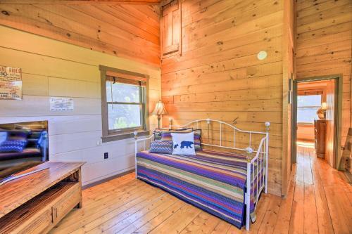 Hound Trails Cabin Hiking, Wineries And Waterfalls!