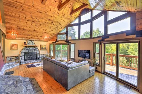 Hound Trails Cabin Hiking, Wineries And Waterfalls!