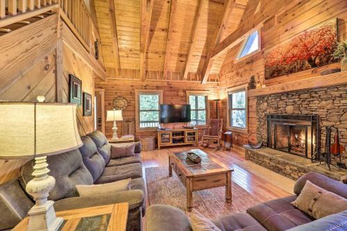 Rocky Creek Cabin With Hot Tub, Creek Views!