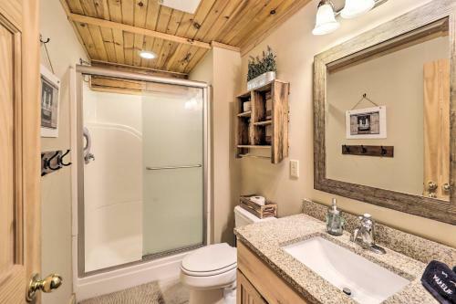 Rocky Creek Cabin With Hot Tub, Creek Views!