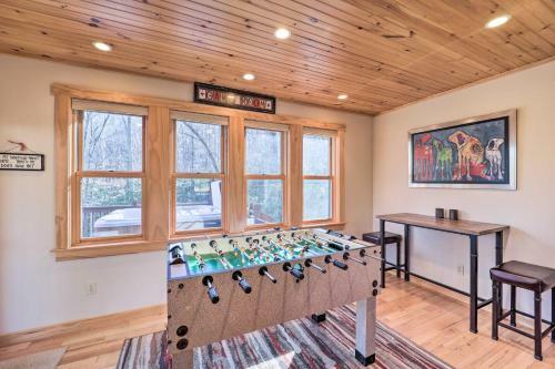Rocky Creek Cabin With Hot Tub, Creek Views!