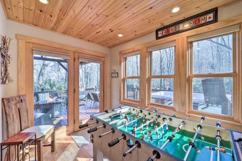Rocky Creek Cabin With Hot Tub, Creek Views!