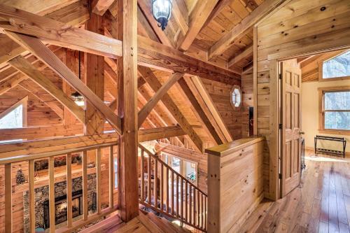Rocky Creek Cabin With Hot Tub, Creek Views!