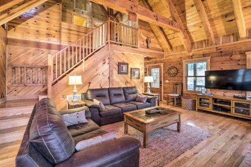 Rocky Creek Cabin With Hot Tub, Creek Views!