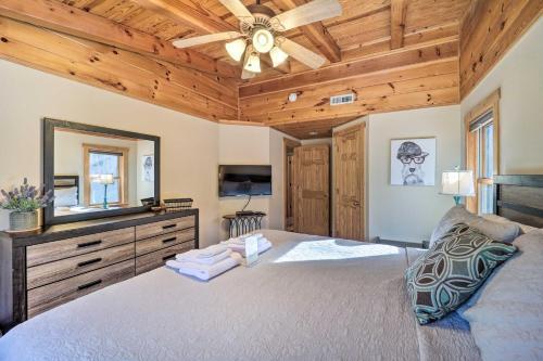 Rocky Creek Cabin With Hot Tub, Creek Views!
