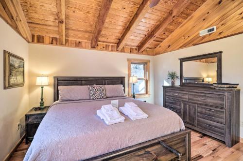 Rocky Creek Cabin With Hot Tub, Creek Views!