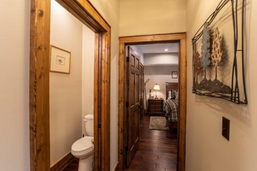 Whitetail Ridge Lodge - Eagles Nest, Long Range Views, Three Masters