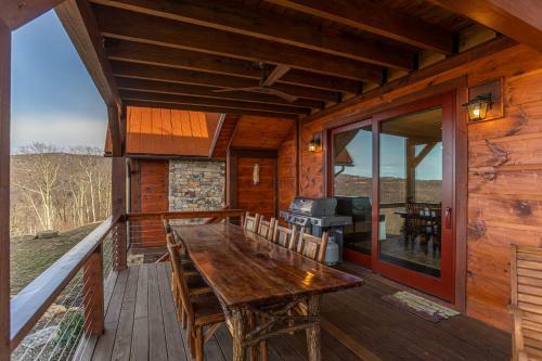 Whitetail Ridge Lodge - Eagles Nest, Long Range Views, Three Masters