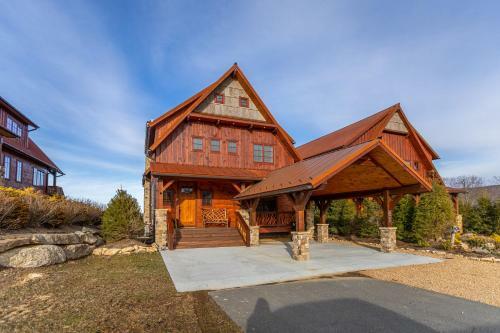 Whitetail Ridge Lodge - Eagles Nest, Long Range Views, Three Masters