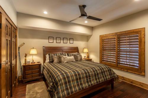 Whitetail Ridge Lodge - Eagles Nest, Long Range Views, Three Masters