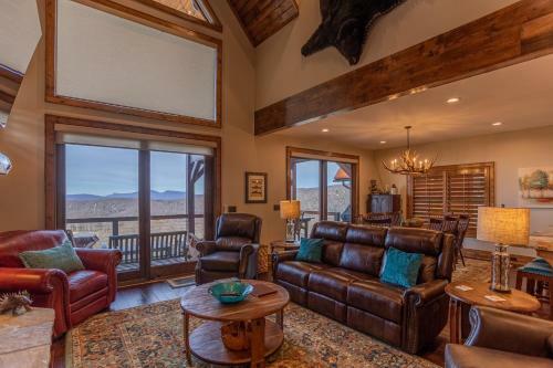 Whitetail Ridge Lodge - Eagles Nest, Long Range Views, Three Masters