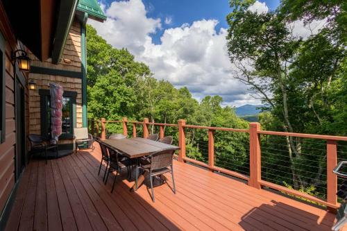 White Eagle Lodge - Eagles Nest Village Home - Views, Game Room, Pet Friendly