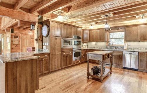 Black Mountain Hilltop Retreat