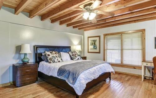 Black Mountain Hilltop Retreat