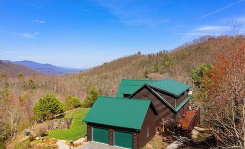 Black Mountain Hilltop Retreat
