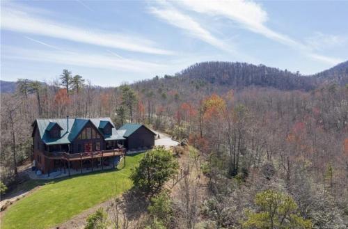 Black Mountain Hilltop Retreat