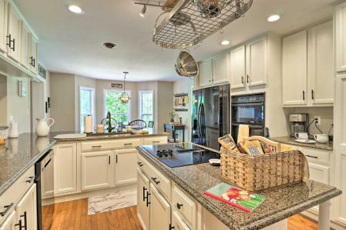 Lovely Family Home 0 7 Mi To Downtown Brevard