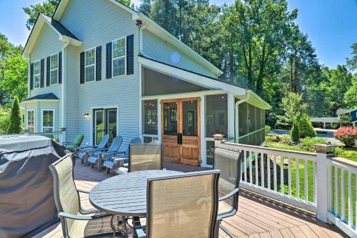 Lovely Family Home 0 7 Mi To Downtown Brevard